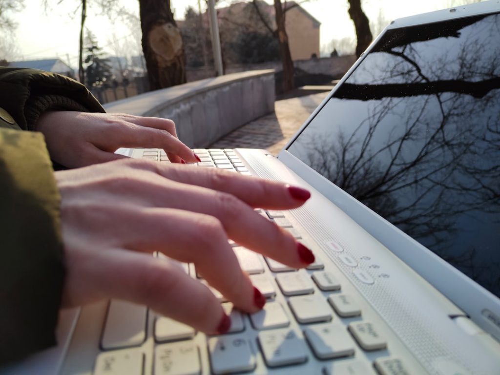 🤖 The Digital Behavior Everyone Does But No One Will Ever Admit 🕵️