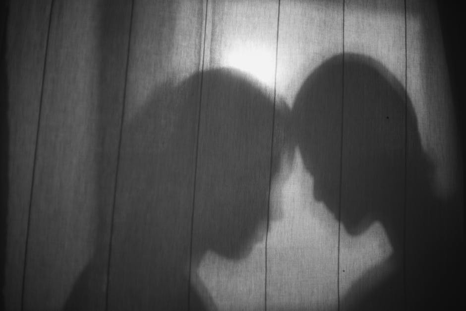 🌌 اكتشفوا سر التصرفات الغامضة التي تكشف مشاعر شريككم 🚀